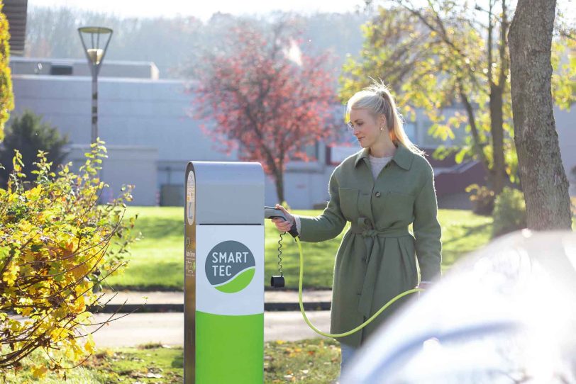 Auto-Strom unterwegs ist der Stromtarif der Stadtwerke Herne für alle, die auch unterwegs klimafreundlich ihr Elektroauto laden möchten.