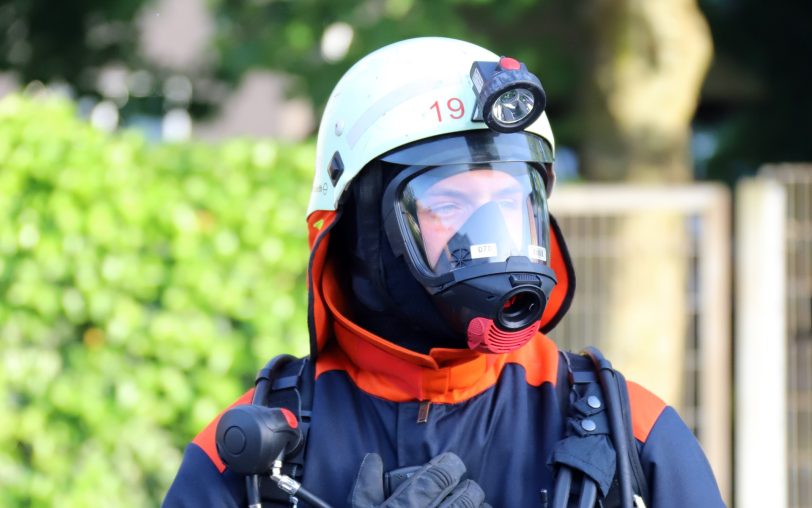 Die Feuerwehr hilft mit.