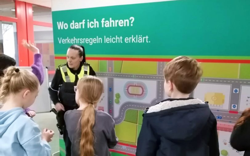 Die Verkehrswacht Herne/ Wanne-Eickel war zusammen mit dem Fachbereich Tiefbau und Verkehr an der Realschule Sodingen und informierte mit der 