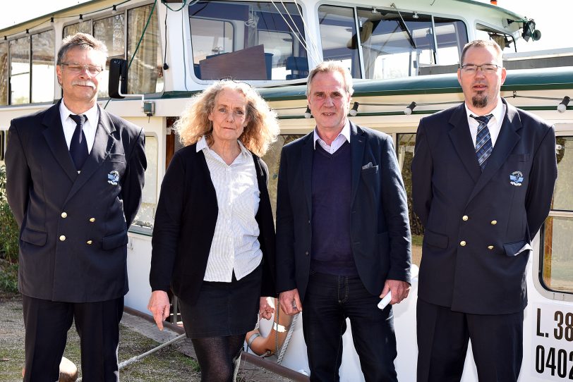 v.l. Marco Schwedt, Bärbel König-Bargel, Franz-Josef Ewers, Tom Czepluch (Schiffsführer).