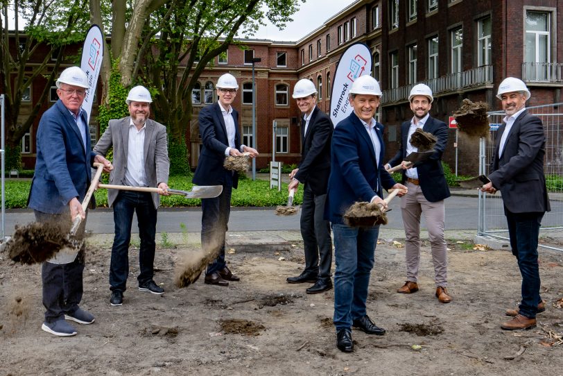 Am Montag (20.6.2022) fiel mit dem ersten Spatenstich der Startschuss für die Bauarbeiten im Shamrockpark.