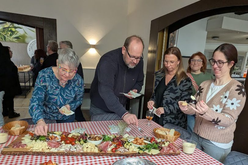 Sardische Leckereien gab es am Eröffnungstag für Familie, Freunde und Weggefährten.