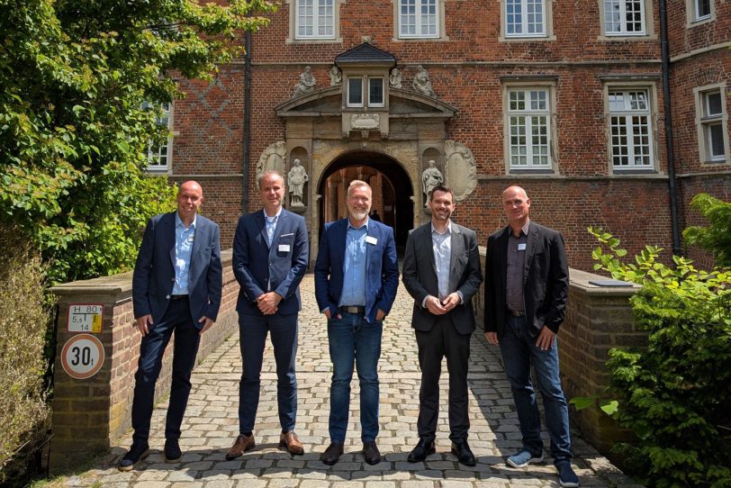 Machten einen Rundgang durch die LWL-Klinik Herten (v.l.): Dr. Ralf Hanswillemenke (Oberarzt Gerontopsychiatrie), Dr. Johannes Albers (Ärztlicher Direktor), Thomas Job (Kaufmännischer Direktor), Dr. Emanuel Wiggerich sowie Dr. Michael Kramer (Pflegedirektor).