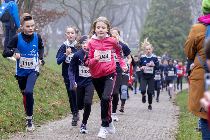 Der 42. Herner Silvesterlauf im Revierpark Gysenberg in Herne (NW), am Dienstag (31.12.2019).