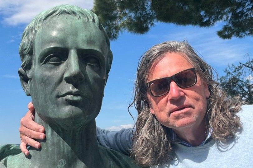 Dr. Peter Peter (rechts im Bild) ist Kulturwissenschaftler und Autor zu Themen der Kulinarik.