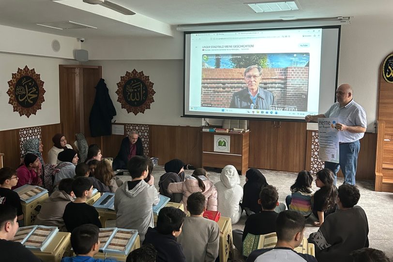 Viele Kinder und Jugendliche kamen zur Videovorführung.