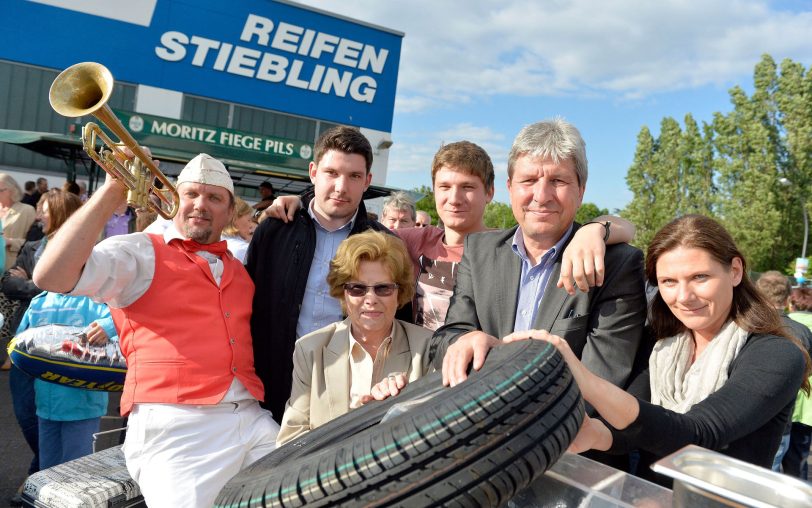 Feier zum 85. Geburtstag der Firma Reifen Stiebling.