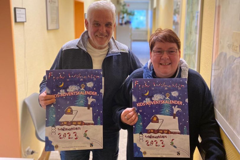 Manfred Lieder (Förderverein des Lions Clubs Herne Emschertal) und Andrea Leyk (Geschäftsführerin der Schuldnerberatung Herne, l.)