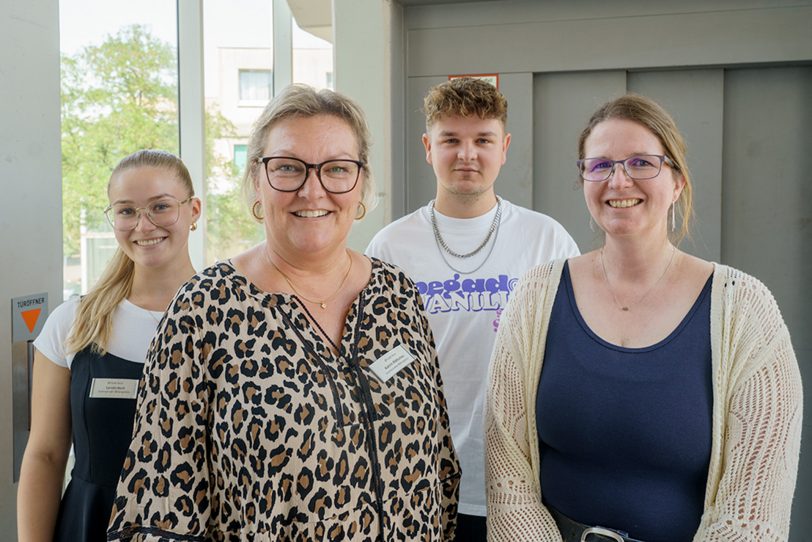 Freuen sich über das Engagement (v.l.): Carolin Berlt, Katrin Roettsches (beide kommunales Bildungsbüro Stadt Herne), Tobii_fh und Michaela Königs (Medienzentrum Stadt Bochum).