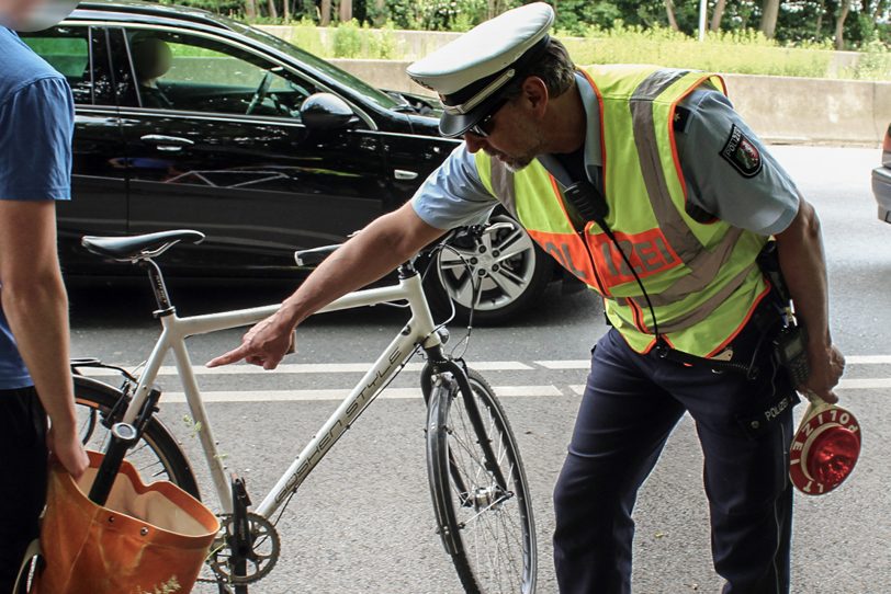 Die Polizei kontrolliert auch schon mal bei Schwerpunktaktionen (Archivbild).