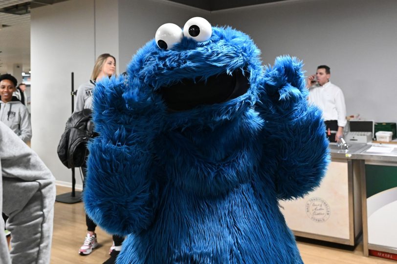 Stargast bei der Jubiläumsfeier des City Center: Das Krümelmonster aus der Sesamstraße.