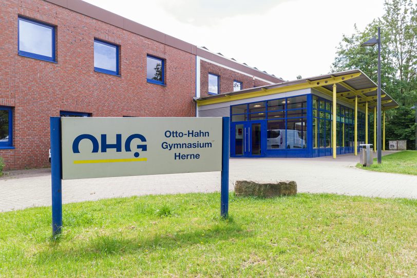 Das Otto-Hahn-Gymnasium: Hier haben unbekannte Täter im Gebäude am Pfingstwochenende massive Vandalismusschäden angerichtet.