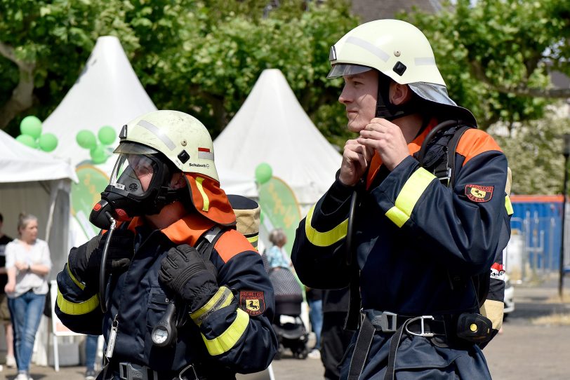 Feuerwehrleute beim Woges Treppenhauslauf.