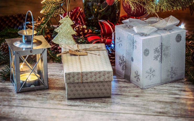 Wie Kaugummi ziehen sich insbesondere für Kinder die Stunden am Heiligen Abend: Wie verbringen Familien, aber auch Personen, die allein sind, den 24. Dezember (Symbolbild)?