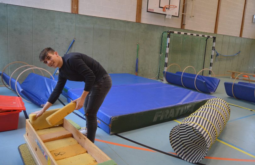 Fabio Schmitz begleitet in seinem BFD die Sportangebote für Schüler.