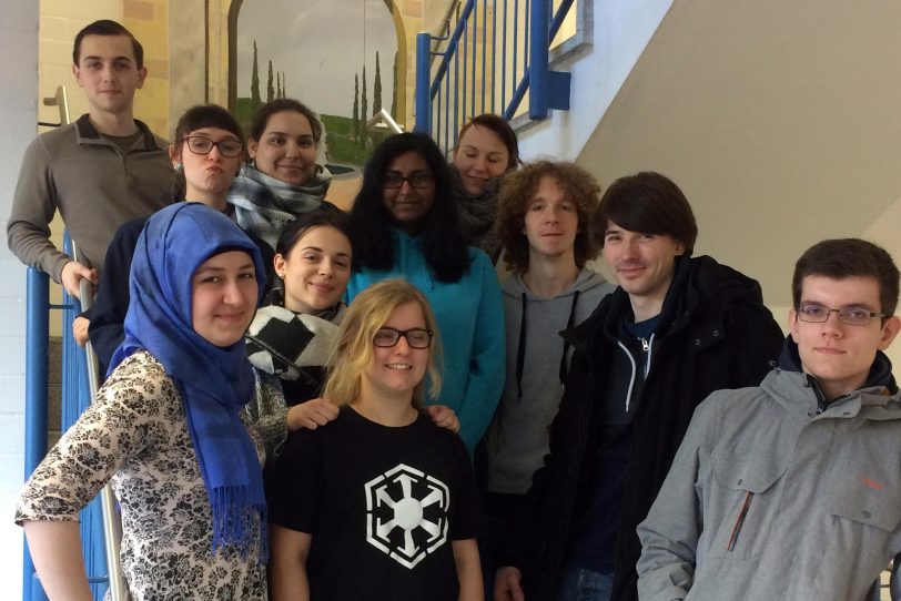 Christopher Deutsch (2.v.r.) mit den Schülern.