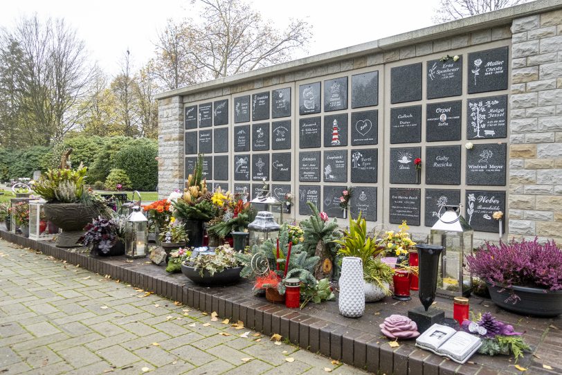 Ökumenische Andacht zu Allerheiligen auf dem Wiescherfriedhof in Herne (NW), am Sonntag (01.11.2020).