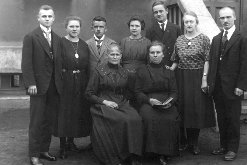 Familie Schick im Hof an der Richardstraße.