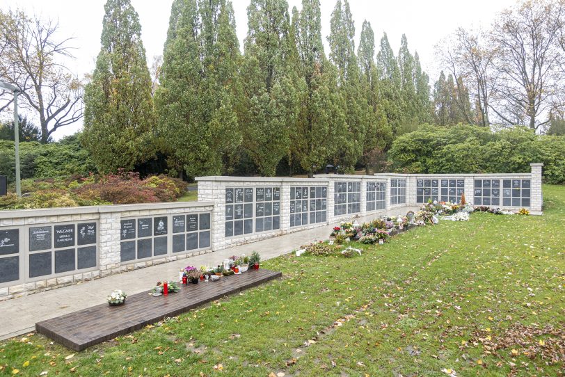 Ökumenische Andacht zu Allerheiligen auf dem Wiescherfriedhof in Herne (NW), am Sonntag (01.11.2020).