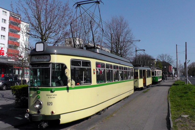 Historische Straßenbahnen.