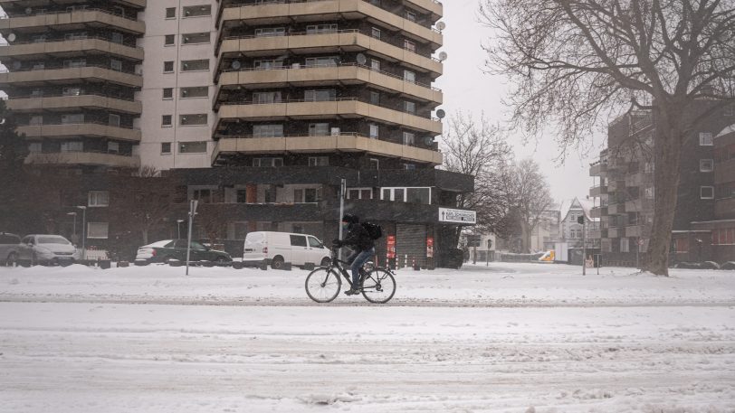 Der massive Schneefall Anfang Februar 2020 sorgte für weiße Straßen und Gehwege, die erst nach einiger Zeit wieder frei waren.