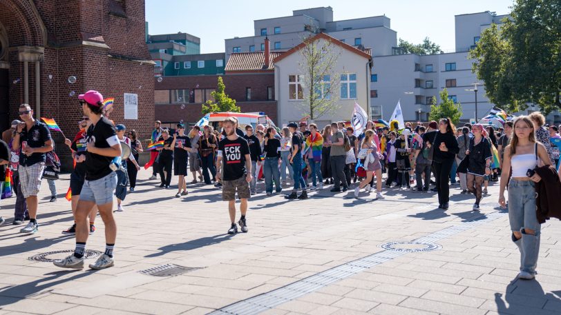 Der Christopher Street Day (CSD) am Samstag (21.9.2024) begann auf dem Europaplatz und zog anschließend durch die Stadt.