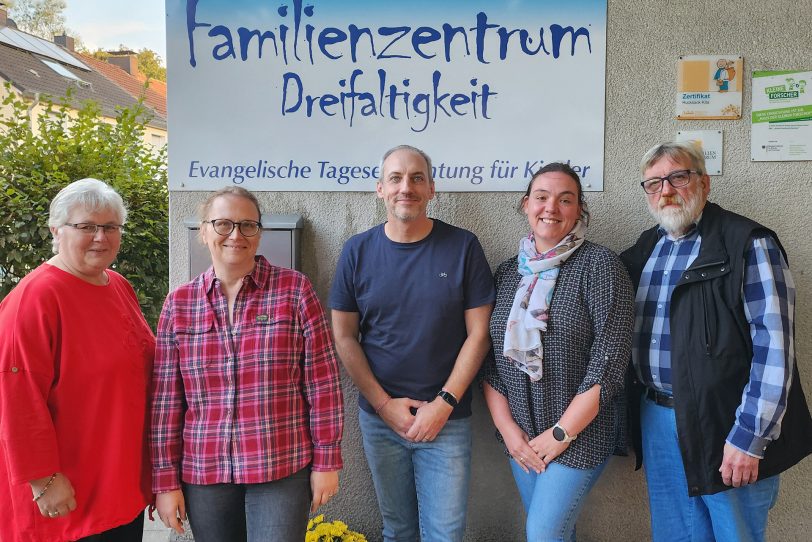 Förderverein Evangelisches Familienzentrum Dreifaltigkeit 2024: v.l. Livia Leichner, Britta Schmitt (Kassenprüferinnen), Manuel Erdmann (Kassierer), Melanie Schwager (stellvetretende Vorsitzende) und Erich Leichner (Vorsitzender).