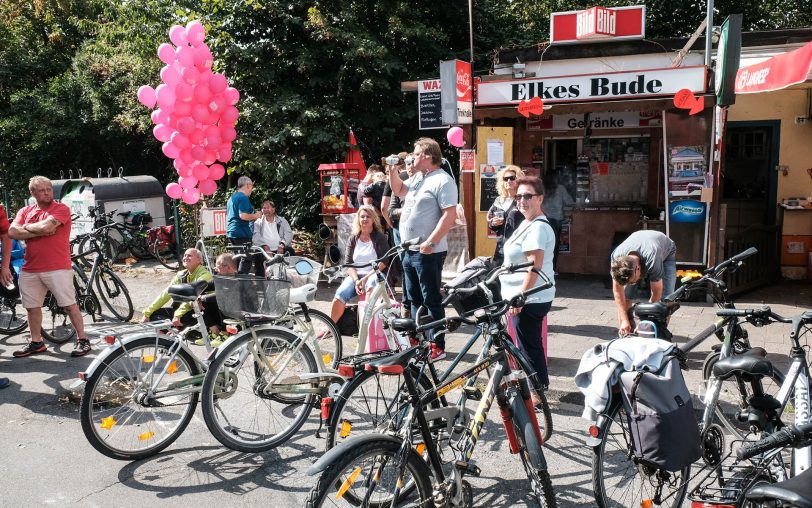 Fahrrad-Stop an Elkes Bude.