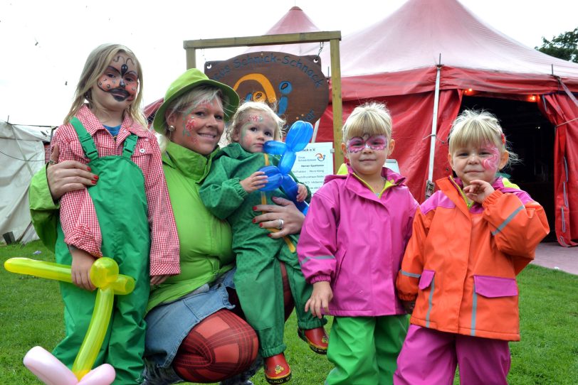 Gerrit Heyden mit den Kindern Pia, Liv, Sonja und Sophia.
