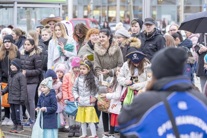 Rosenmontagsumzug der HeKaGe in Herne (NW), am Montag (24.02.2020).