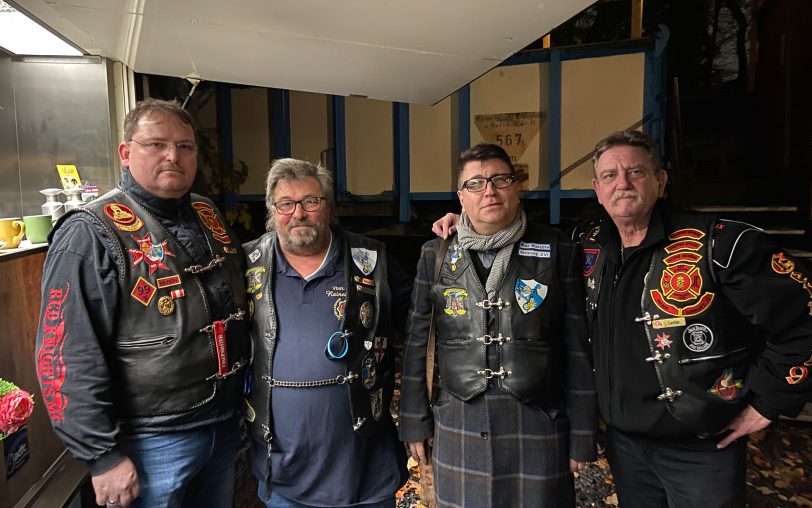 Polizei und Feuerwehr in Kutten: Die Red und Blue Knights mit Turbo (re.).