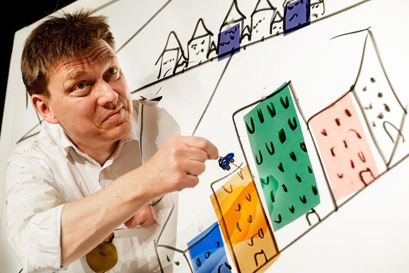 Die Theater Monteure treten mit ihrem Kindertheater