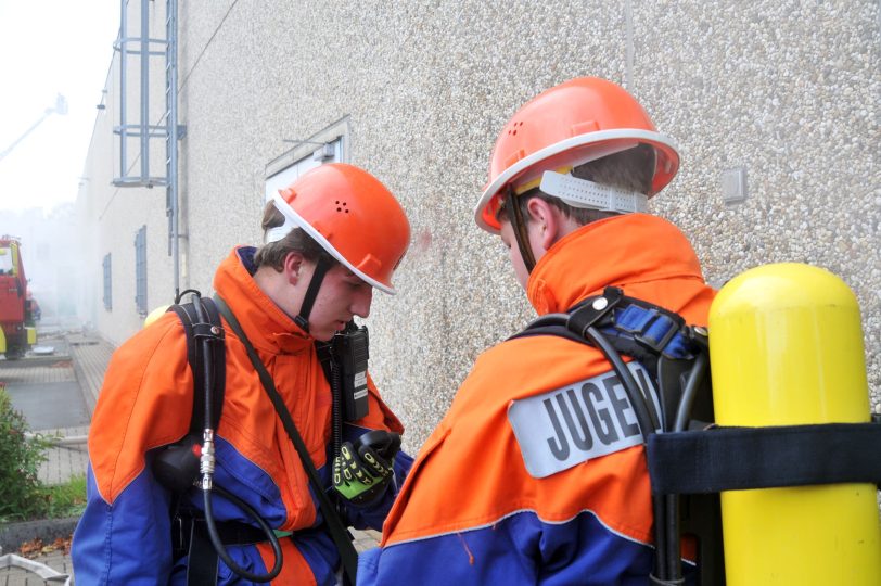 Circa 60 Jugendliche der Jugendfeuerwehr probten den Ernstfall.