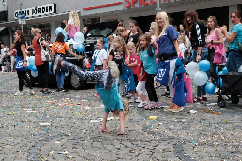 Kirmes-Umzug 2019: Ohne Zwischenfälle erreichten die Feiernden die Bühne vor der Christuskirche.