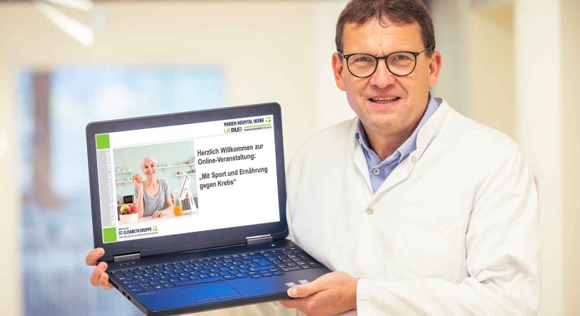 Prof. Dr. Dirk Strumberg, Direktor der Medizinischen Klinik III – Hämatologie / Onkologie des Marien Hospital Herne begrüßte die Teilnehmer der Veranstaltung virtuell.