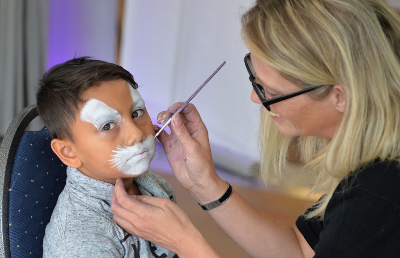 Das Jobcenter Herne hatte zum Gesundheitstag in das Veranstaltungszentrum am Gysenberg engeladen - Kinder konnten sich schminken lassen.