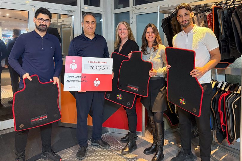 Erfolgreiche Unternehmer mit sozialem Kompass: v.l. Enes Elmas, Rüstü Elmas, Cornelia Lengert-Scholz und Cordula Klinger-Bischof von Ruhrwerk mit Semih Rüstü am Standort des Familienunternehmens Automattenland in Baukau.