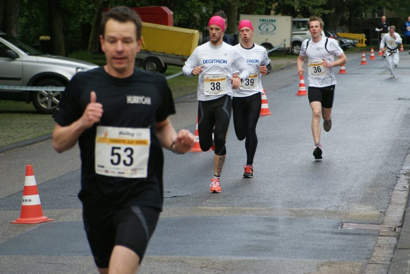 Läufer beim Firmenlauf 2013.