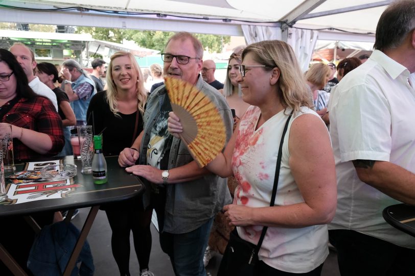 Good Vibration im Karaoke-Biergarten auf der Cranger Kirmes 2019.