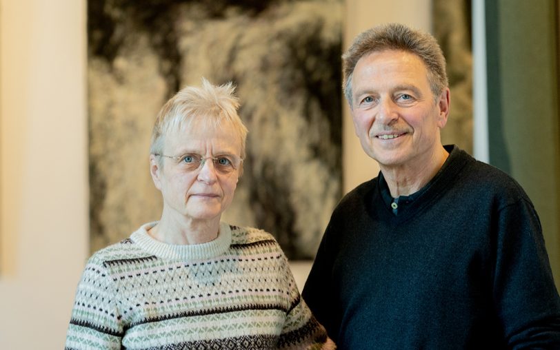 Freuen sich, dass Werke des Vaters Jupp Gesing ausgestellt werden: (v.li.) Tochter Eva Tersteegen und Sohn Johannes Gesing.