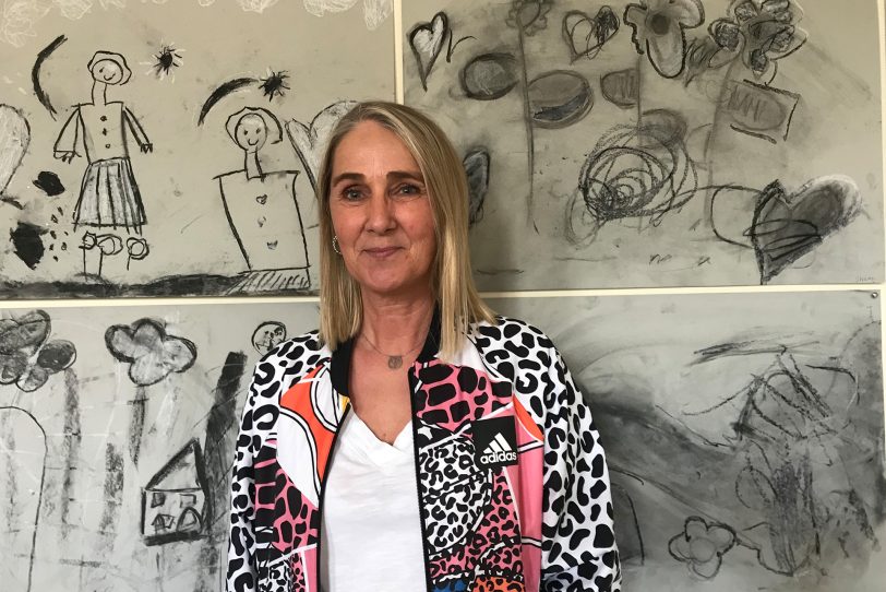 Die Leiterin der PLANB-Kinderwelt Herne-Mitte, Christiana Haase, freute sich sehr über die tollen Werke der Kinder.