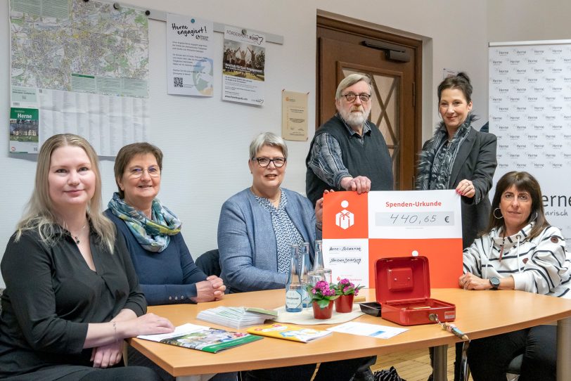 v.l. Julia Heinemann (Seniorenberatung Herne-Mitte), Karen Bonkhoff-Müller (Seniorenberatungsstelle Wanne), Cornelia Patz Capelle (Seniorenberatung Herne-Mitte), Erich Leichner (Herne hilft e.V.), Sabine Torkowski (Ehrenamtsbüro Stadt Herne) und Felicia Woldt (Seniorenberatung Wanne).