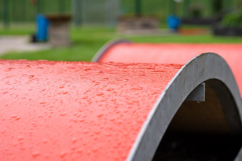 Der Regen hörte pünktlich zur Eröffnung der neuen Miniaturgolfanlage auf.