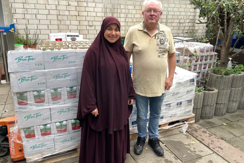 v.l. Ayşe Nazik von der Islamischen Gemeinde Röhlinghausen und Frank Blumreiter von dem Verein 'Menschen ohne Bleibe'.