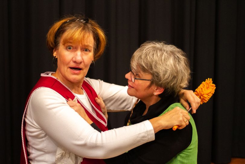 Theater im Volkshaus: Birgit Gießmann und Hilde Schmülling.