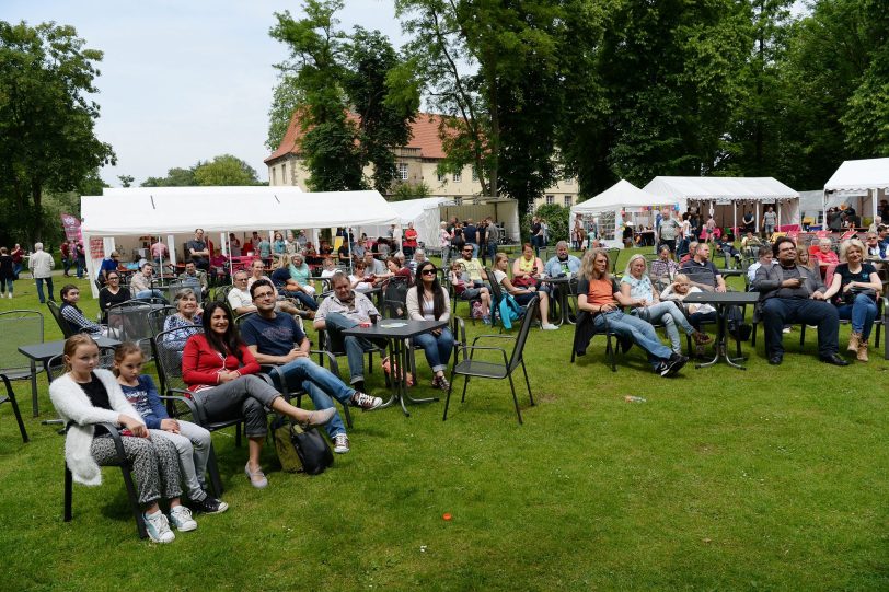 Im Schlosspark beim 8. Kulturfestival und Herkulesfest.