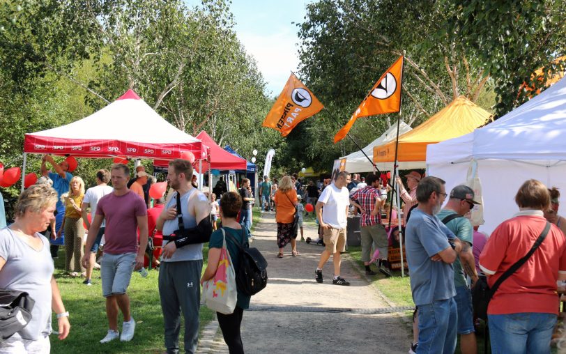 Gut besucht bei warmen Temperaturen: Das Kanalfest in Unser Fritz am Samstag (7.9.2024).