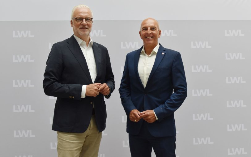 Zu einem Antrittsbesuch war der neue Direktor des Regionalverbandes Ruhr (RVR), Garrelt Duin (li.), zu Besuch bei Dr. Georg Lunemann, dem Direktor des Landschaftsverbandes Westfalen-Lippe (LWL) in Münster.