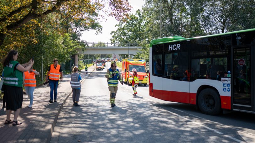 Die Feuerwehr Herne übte mit verschiedenen Organisationen sowie Medizinstudenten des Marien Hospital Herne den Ernstfall. Simuliert wurden eine Explosion am Steag-Kraftwerk sowie zwei Verkehrsunfälle mit zahlreichen "Verletzten".