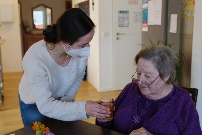 Patricia Wilhelm macht ein Freiwilliges Soziales Jahr bei der Caritas.